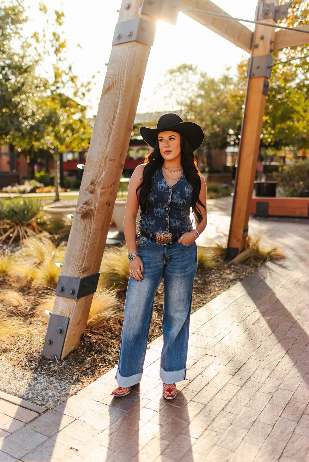 Lucky & Blessed donkergewassen laser western vest met concho-details en knoopsluiting
